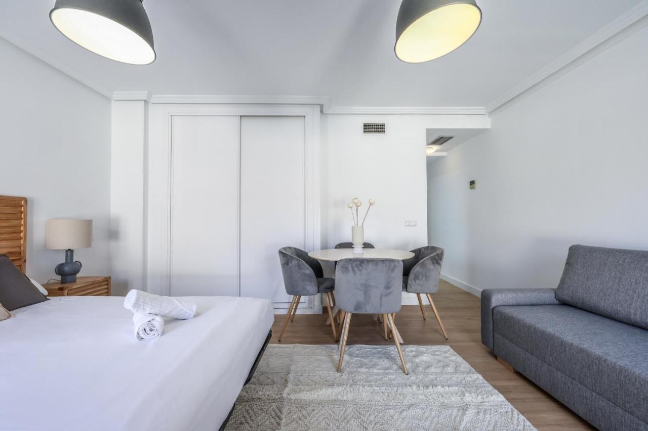Atico Reformado Con Terraza En Lavapies Appartement Madrid Buitenkant foto