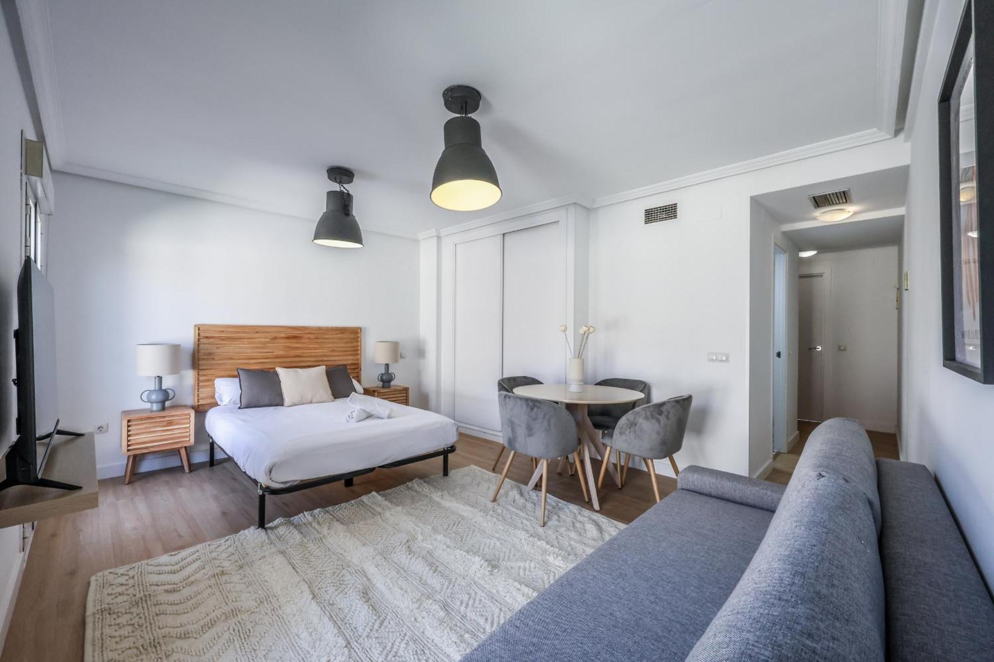Atico Reformado Con Terraza En Lavapies Appartement Madrid Buitenkant foto