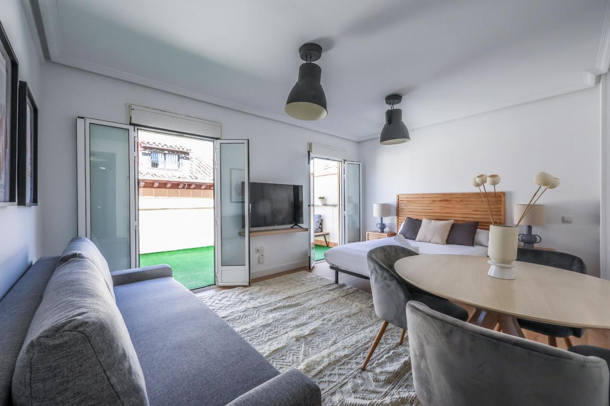 Atico Reformado Con Terraza En Lavapies Appartement Madrid Buitenkant foto